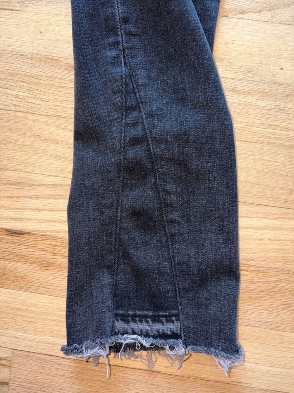Levi's Women's Ankle Crop Jeans in Black Wash - Picture 4 of 5
